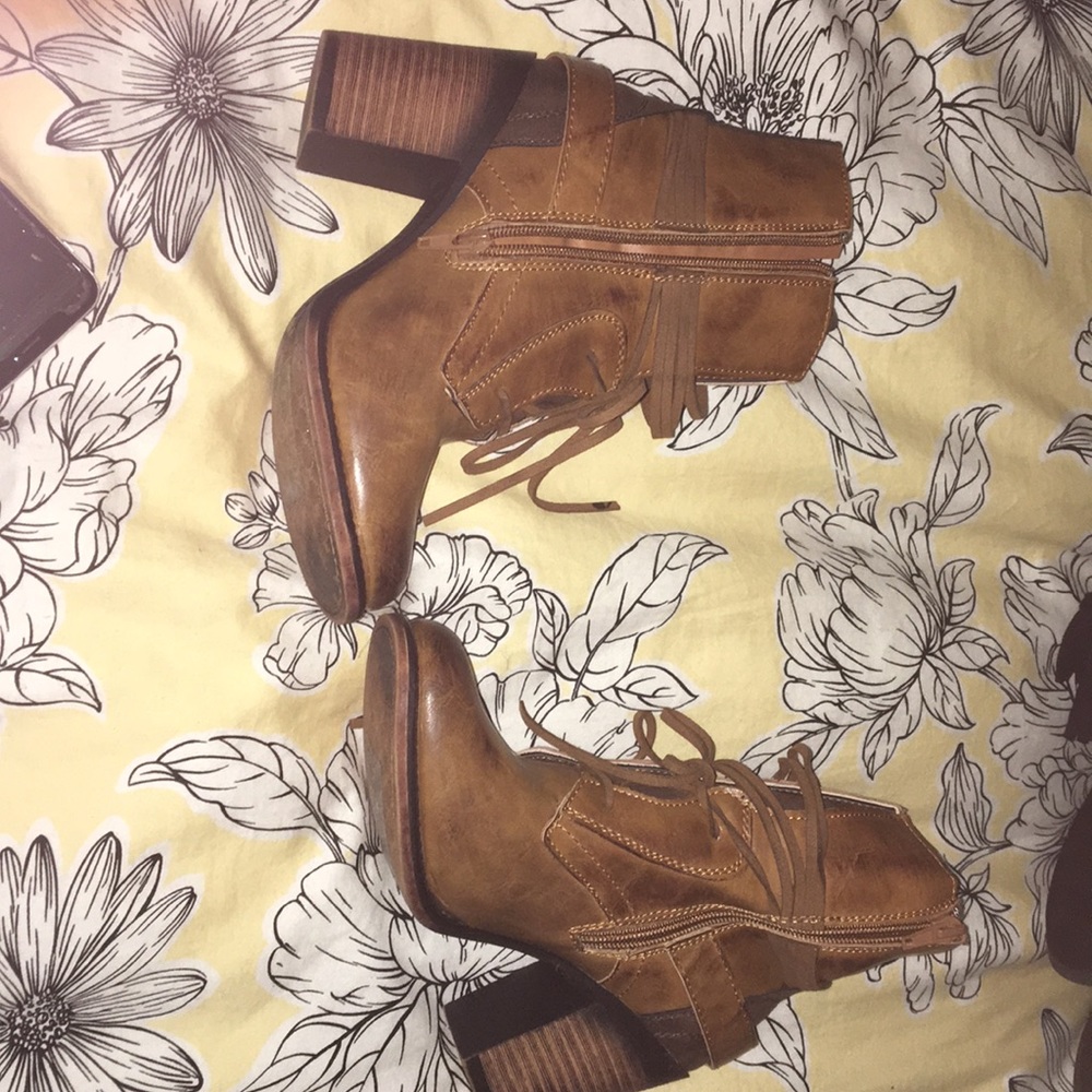 BOOTIES